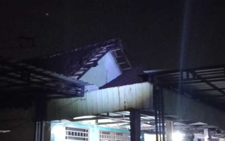 Salah satu rumah yang terdampak puting beliung di Sidoarjo