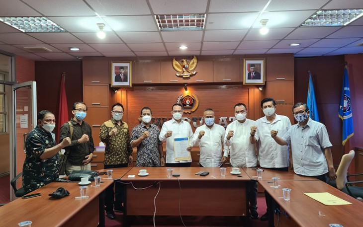 Foto bersama Ketua Umum Atal S Depari saat dijamu makan siang bersama Penjabat Sekretaris Daerah Sumatera Utara Afifi Lubis, Kadis Kominfo Sumut Dr Kaiman Turnip dan Ketua PWI Sumut Farianda Putra Sinik di salah satu restoran di Jakarta Senin (14/3/22)