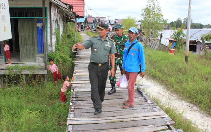 Kasdim 1016 Palangka Raya saat Tinjau Lokasi Sasaran TMMD Reguler ke 115