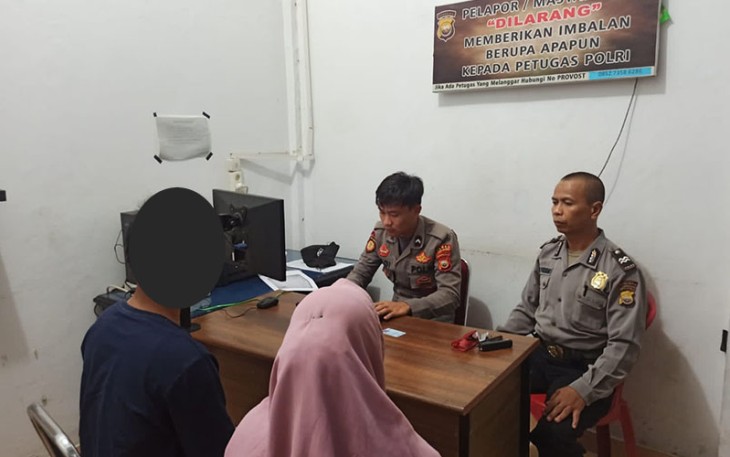Korban saat melapor ke aparat kepolisian