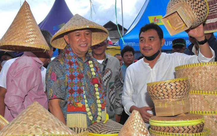 MenKopUKM Teten saat membuka acara Limbangan UMKM Expo 2022 di Garut, Jawa Barat, Minggu (9/10). 