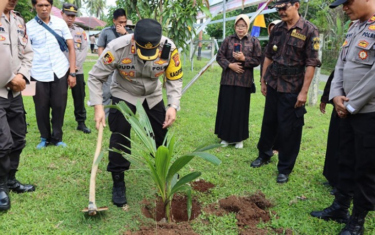 Polres Bengkulu Selatan saat Gelar Tanam Pohon Dukung Upaya Ketahanan Pangan