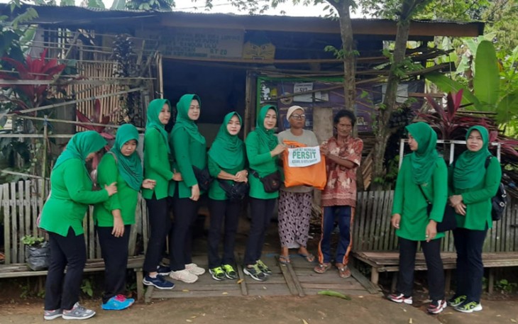 Persit Kartika Candra Kirana saat Berbagi Melalui Jum'at Berkah