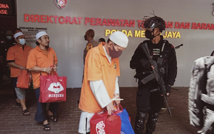 Para Tersangka Kasus Khilafatul Muslimin saat digelandang ke Kejaksaan