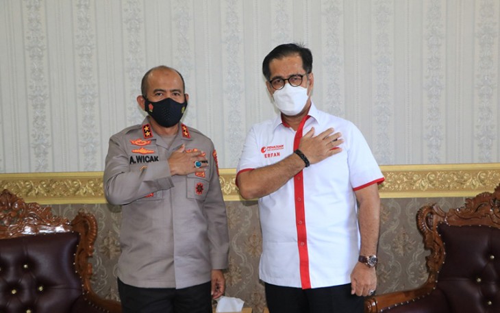 Kapolda Bengkulu Irjen Pol Drs Agung Wicaksono, M.Si (kiri) besama Pejabat Baru Kakanwil Kemenkumham Bengkulu, Erfan, SH, MH