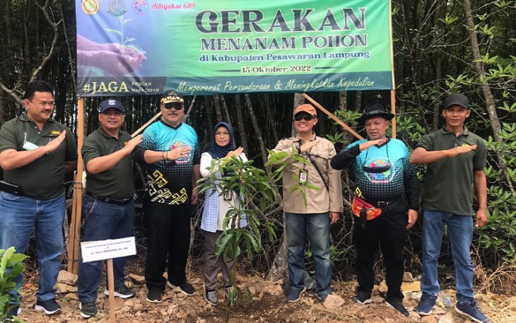 Kegiatan bakti sosial Keluarga Besar Adhyaksa 689  bertajuk "Jaksa Menanam", di Kabupaten Pesawaran, Lampung, Sabtu (15/10) lalu.