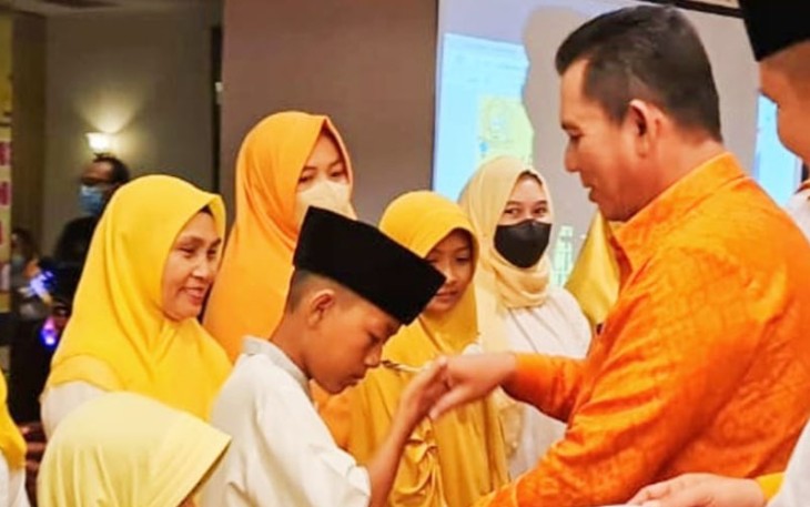 Pemberian Beasiswa Kepada Anak Sekolah