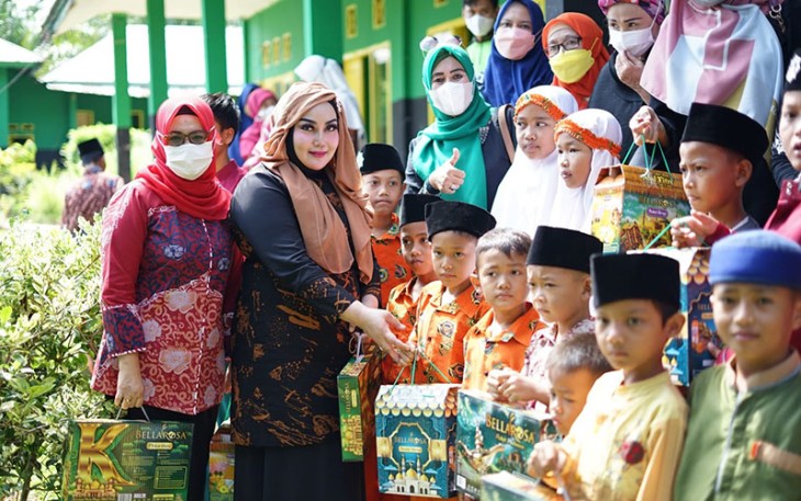 BKOW dan DWP saat Berbagi Kebahagiaan ke Panti Asuhan Hidayatullah