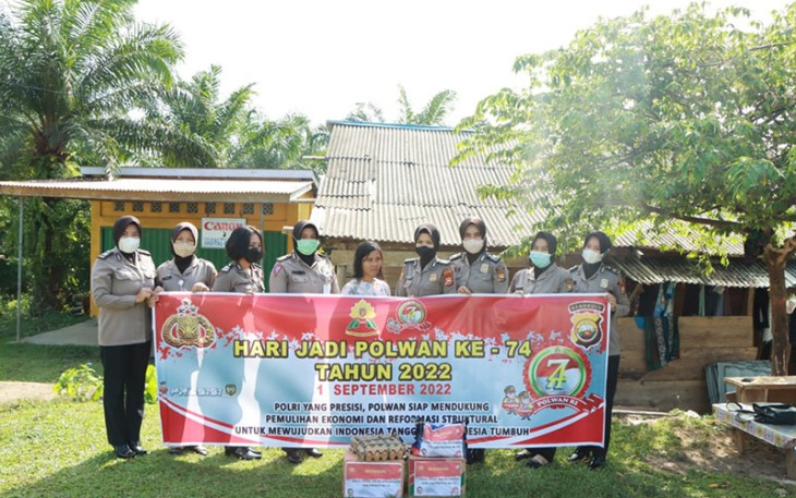 Polwan Polres Kaur saat Gelar Polri Berbagi