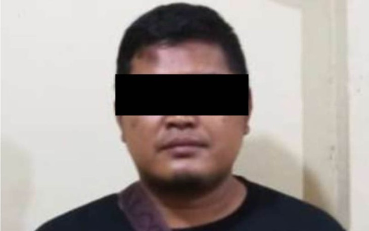 Tersangka saat diamankan polisi