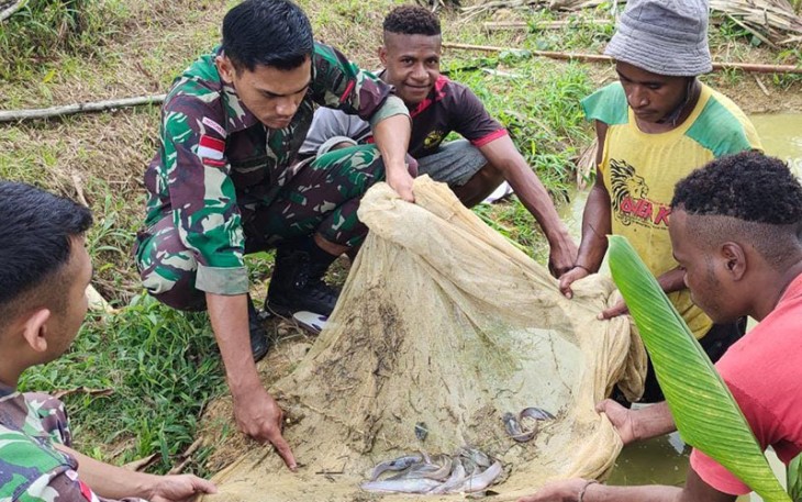 Satgas Yonif 126/KC Berikan Penyuluhan Budidaya Ikan Lele