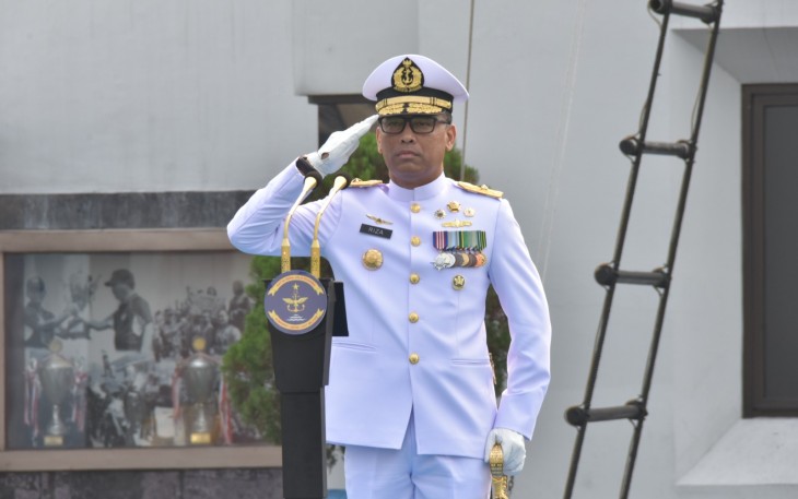  Inspektur Upacara Kepala Staf Kolinlamil Laksma TNI Mochammad Riza