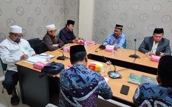  Pengurus Majelis Ulama Indonesia (MUI) Kota Makassar menerima audiensi dan silaturrahim Pengurus DPD Lembaga Dakwah Islam Indonesia (LDII) Kota Makassar di Kantor MUI Kota Makassar, Jalan Tarakan, Kota Makassar, Sulawesi Selatan, Rabu (25/10/2023). Dalam audiensi, Pengurus LDII Kota Makassar meminta arahan kepada MUI Kota Makassar terkait pembinaan umat dan menyampaikan rencana pelaksanaan Rakernas LDII pada 7-9 November 2023