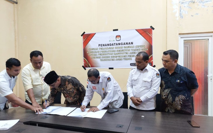 Naskah Perjanjian Hibah Daerah (NPHD) ditandatangani oleh Pj. Bupati Aceh Timur Ir. Mahyuddin, M.Si dan Ketua KIP Aceh Timur Sofyan di Hall pendopo Bupati setempat.