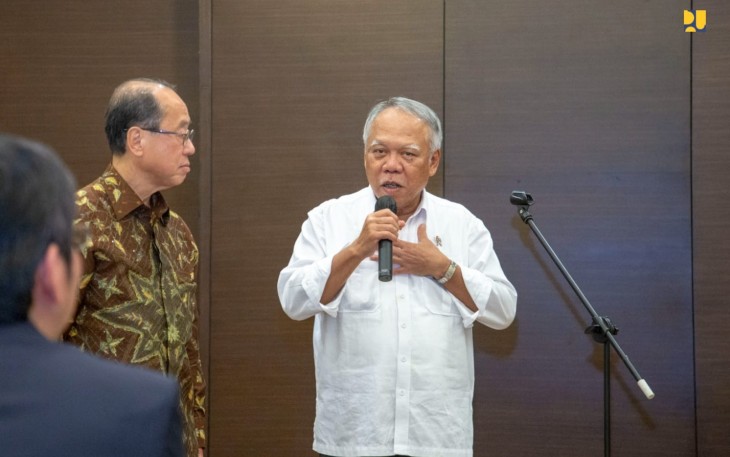 Menteri PUPR Basuki Hadimuljono menyambut kunjungan delegasi dari Jepang yang dipimpin oleh Advisor, The Building Center of Japan Senior Advisor, Japan Bank for International Cooperation (JBIC) Dr Hiroto Izumi di Hotel Fairmont, Jakarta, Kamis (30/3/2023) malam. 