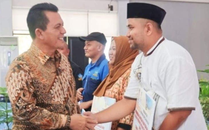 Gubernur Ansar saat Serahkan Bantuan Insentif Tahun Anggaran 2023 se-Kabupaten Bintan