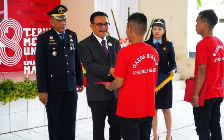 Wali Kota Bitung saat membacakan sambutan Menteri Hukum dan HAM RI