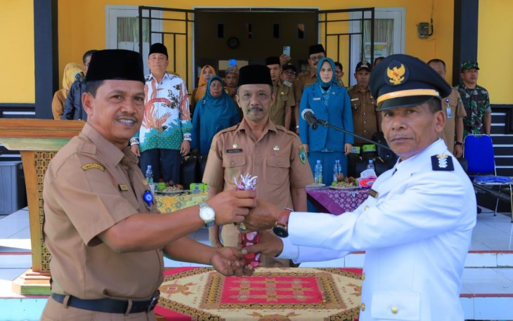 Drs Gustian Duduki Jabatan Baru Jadi Camat Tigo Nagari