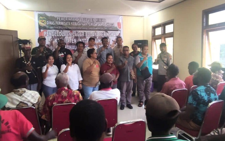 Babinsa Kokonao Hadiri Pertemuan Pengelolaan Cagar Budaya Bersama dengan Tokoh Adat dan Tokoh Masyarakat