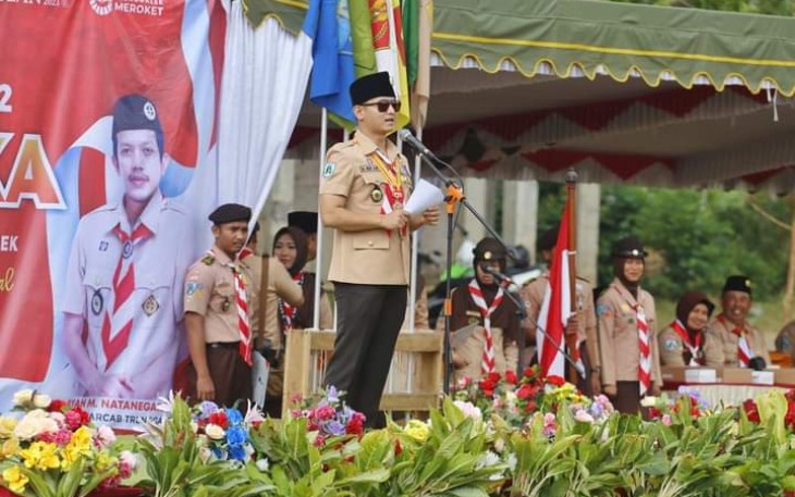 Bupati Trenggalek, Mochamad Nur Arifin, saat menjadi pembina upacara saat Apel Besar Peringatan Hari Pramuka,  di Kecamatan Pule, Senin (21/8/2023).