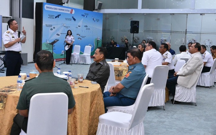 Kepala Bakamla RI Laksdya TNI Dr. Irvansyah, S.H., M.Tr.Opsla., saat membuka acara di Aula Ary Hasibuan, Mabes Bakamla RI, Senin (20/11/2023).