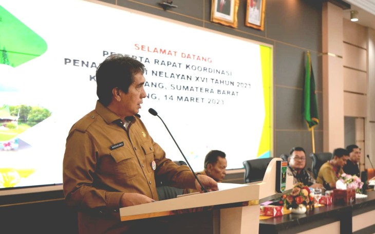 Asisten II Setdaprov Sumbar, Wardarusmen, saat membuka Rakor Penas Petani Nelayan XVI Tahun 2023 Kota Padang, Sumatra Barat, di Auditorium Gubernuran Sumbar.