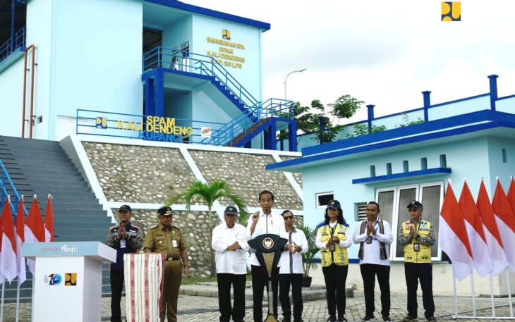 Menteri PUPR Basuki Hadimuljono mendampingi Presiden Joko Widodo meresmikan pembangunan Sistem Penyediaan Air Minum (SPAM) Kali Dendeng di Kota Kupang, Provinsi Nusa Tenggara Timur, Rabu (6/12/2023). 