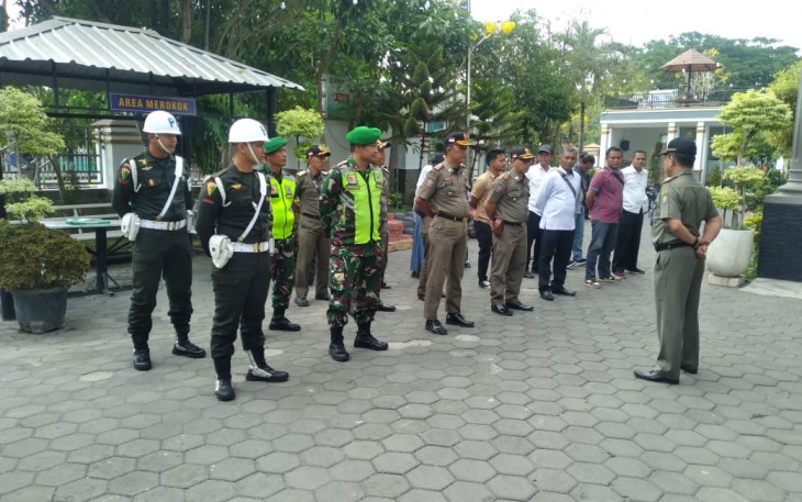 Petugas Gabungan Gelar Razia Kontrakan dan Rumah Kost
