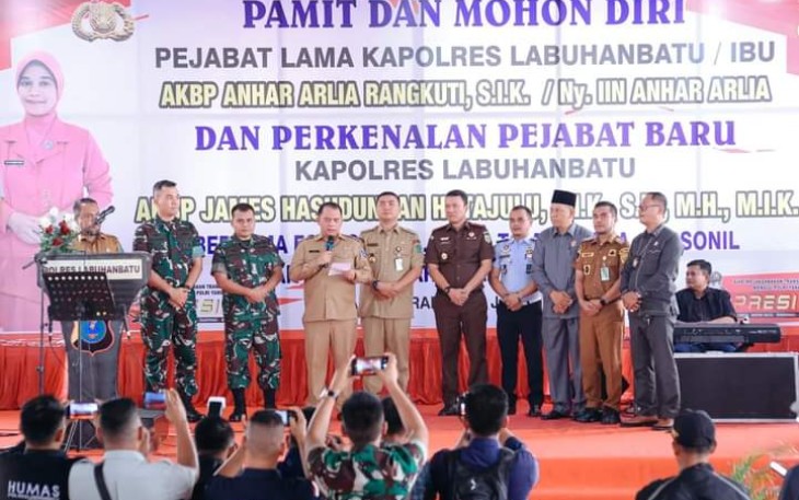 Bupati Erick Adtrada saat Hadiri Pisah Sambut Kapolres Labuhanbatu 