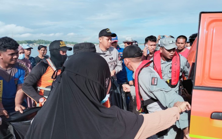 Bakamla RI saat Evakuasi Korban Bunuh Diri di Jembatan Bahteramas Kendari