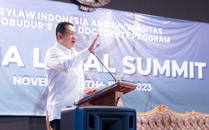 Bamsoet saat memberikan keynote speaker dalam event Indonesia Legal Summit 2023, di Universitas Borobudur, Jakarta, Jumat (10/11/23).