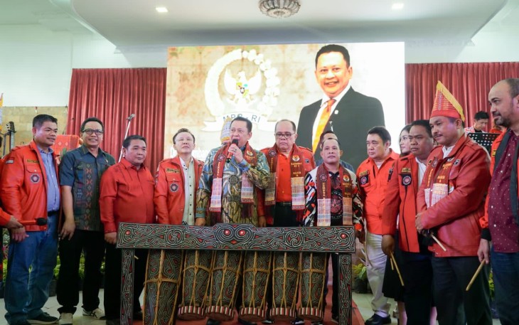 Bamsoet saat membuka Rakornas II Pemuda Batak Bersatu di Bekasi, Jumat (21/7/23).