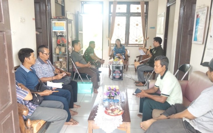 Pererat Sinergitas Babinsa Koramil Manuhing Komsos Dengan Perangkat Kelurahan