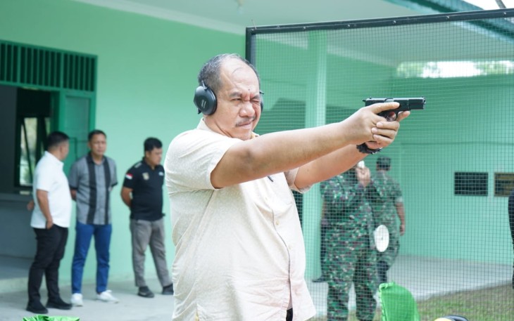 Wakil Bupati Asahan Ikuti latihan Menembak di Makodim 0208/AS