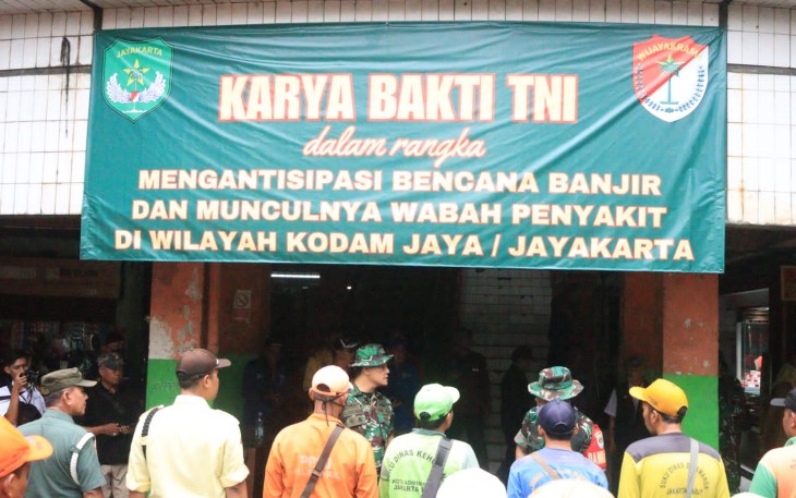 Danrem 052/Wkr Dampingi Pangdam Jaya Dalam Kegiatan Karya Bakti di PD Pasar Grogol