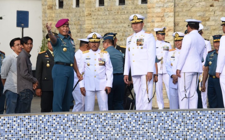 Panglima TNI saat Tinjau Kolam Renang Tirto Sagoro-12 di Kodiklatal