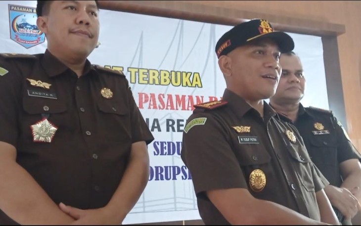 Kepala Kejaksaan Negeri Pasaman Barat M Yusuf Putra di Simpang Empat