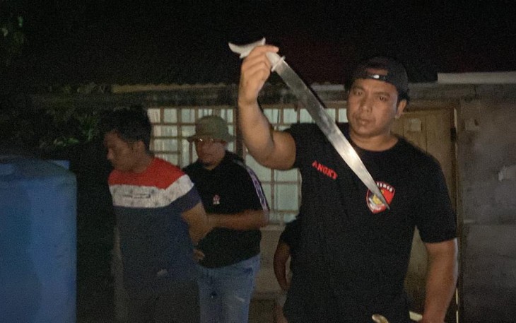 Tim Resmob Polsek Aertembaga saat mengamankan pelaku beserta barang bukti