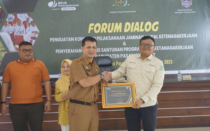 Penguatan Komitmen Pelaksanaan dan Penyerahan Simbolis Santunan Program BPJS Ketenagakerjaan