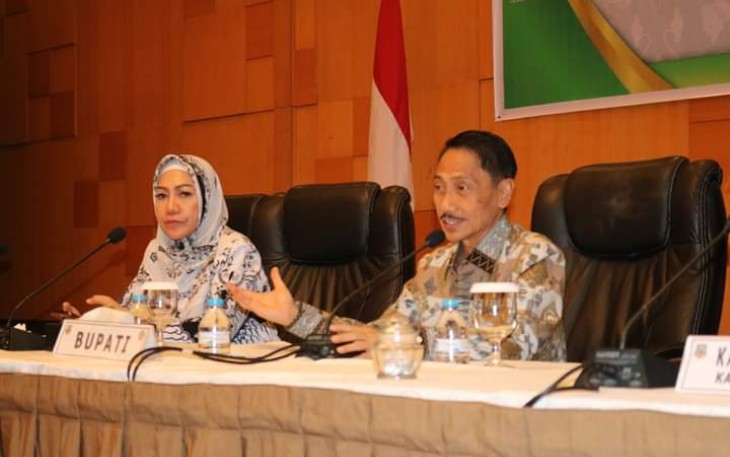 Bupati Nelson pada kegiatan evaluasi program mandatori PGRI terhadap Implementasi Kebijakan Merdeka Belajar,Minggu (19/11/2023) di Swissbell Hotel Manado. 