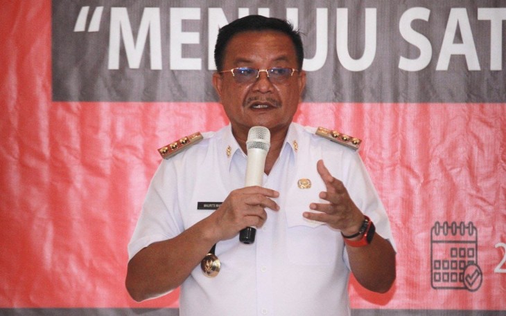 Wali Kota Bitung, Maurits Mantiri saat memberikan sambutan