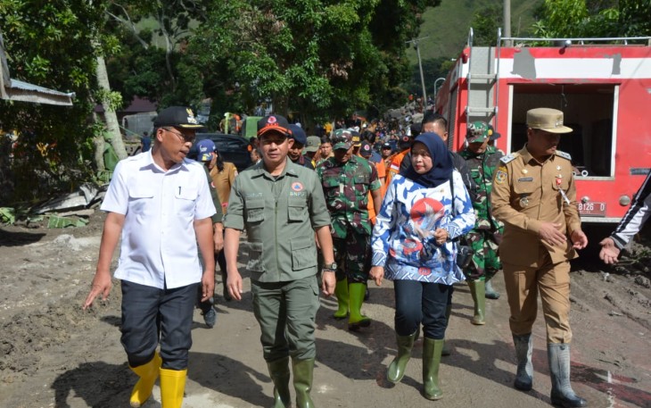 Danrem 023/KS bersama kepala BNPB Tinjau Lokasi Bencana Tanah Longsor dan Banjir Bandang di Humbahas