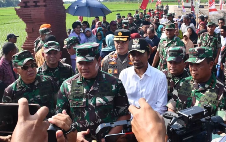 Panglima TNI saat Tinjau Hasil Karbak Skala Besar di Desa Garon, Kecamatan Balerejo, Kabupaten Madiun, Sabtu (11/3/2023).