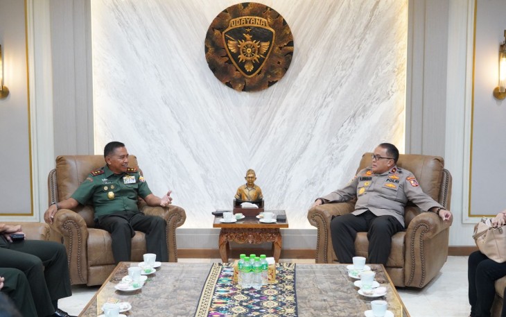 Pangdam IX/Udayana Mayjen TNI Harfendi, S.I.P., M.Sc., menerima silaturahmi dari Kepala Badan Nasional Narkoba (BNN) Provinsi Bali, Brigjen Pol Dr. R. Nurhadi Yuwono, S.I.K., M.Si., CHRMP beserta rombongan, pada Selasa (7/11/2023)