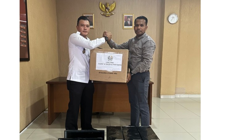  Lapas Kelas IIA Cilegon Terima Bantuan Buku dan Komputer Dari Law Firm Tasrif M Saleh dan Partners