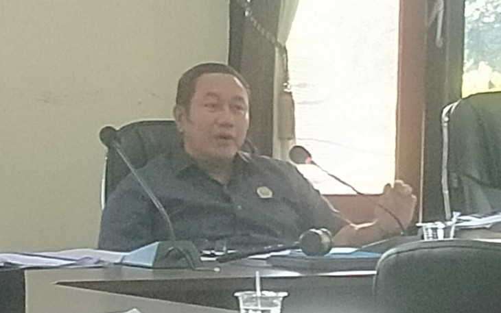 Ketua Komisi II, Mugianto, saat rapat kerja bersama OPD mitra kerja, di ruang rapat Banmus, DPRD Kabupaten Trenggalek, Rabu (26/7/2023)