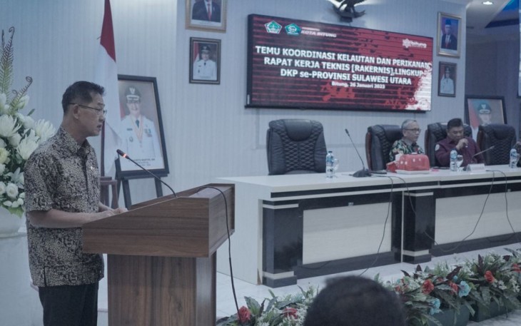 Wakil Walikota Bitung, Hengky Honandar saat memberikan sambutan