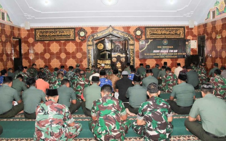  Hari Juang TNI AD tahun 2023, Kodim 0806/Trenggalek menggelar acara doa bersama yang penuh khidmat di Masjid An Nuur Makodim 0806/Trenggalek, Kamis (14/12/2023)