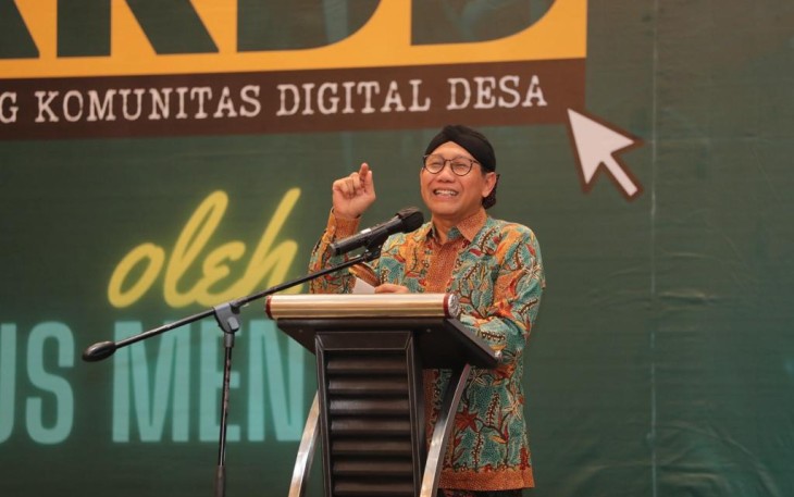 Mendes PDTT), Abdul Halim Iskandar pada acara penyerahan bantuan sarana dan prasarana Ruang Komunitas Digital Desa (RKDD) di Surabaya, Jawa Timur, Kamis (23/11/2023).