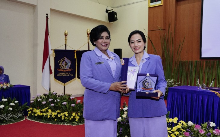 Ketua Umum Ikatan Kesejahteraan Keluarga TNI (IKKT) Pragati Wira Anggini (PWA) Ny. Vero Yudo Margono 